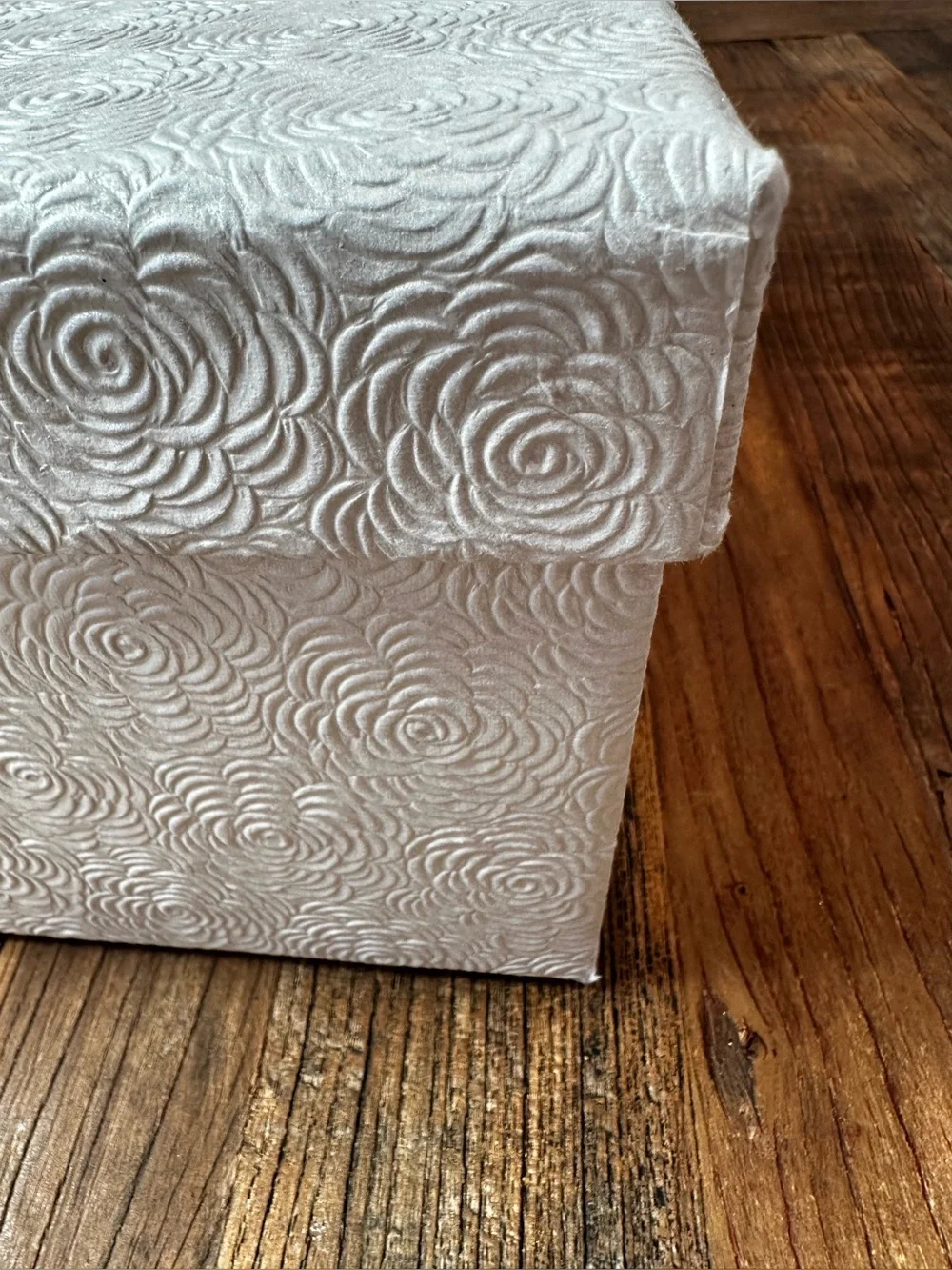Embossed Rose Pattern Gift box Sheet - White